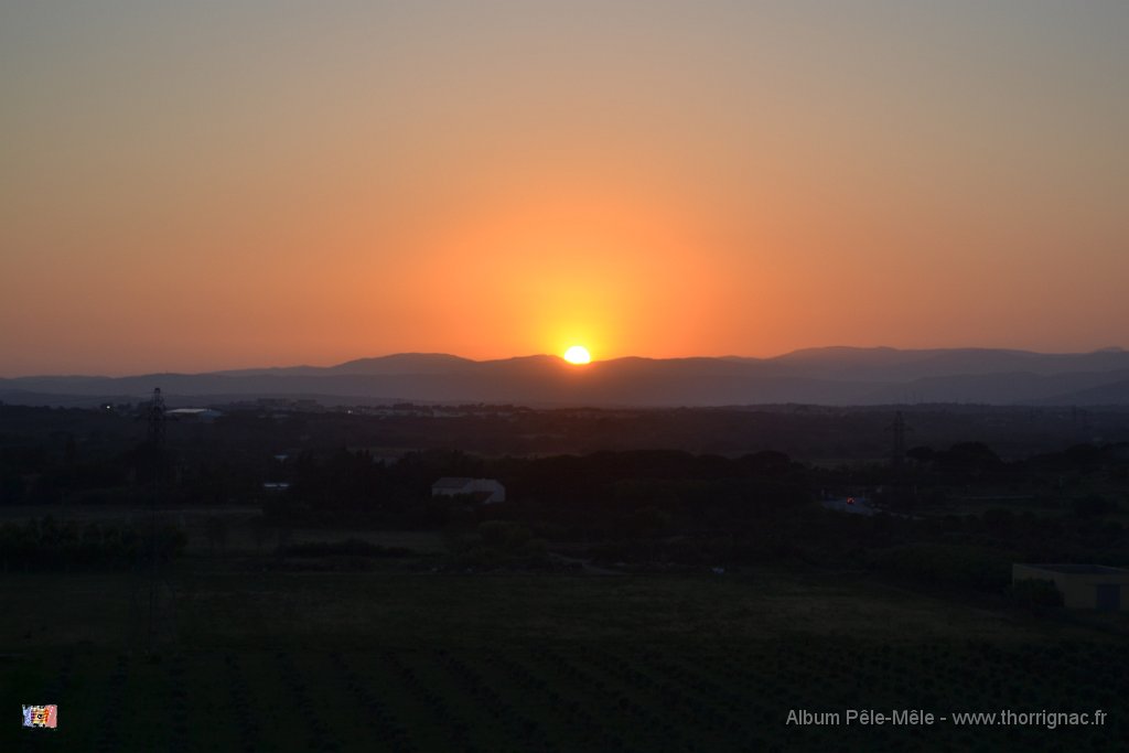 DSC 0009.JPG - Coucher de soleil sur le massif des Maures. 15 juin 2012. 20H07